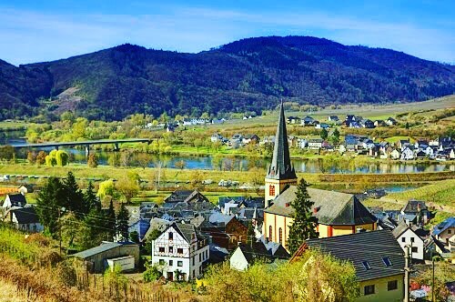 Today we head for Weinmuseum Schlagkamp, a winery in Seinheim located in the Mosel valley, renowned for their steep slate hillside vineyards for show 9