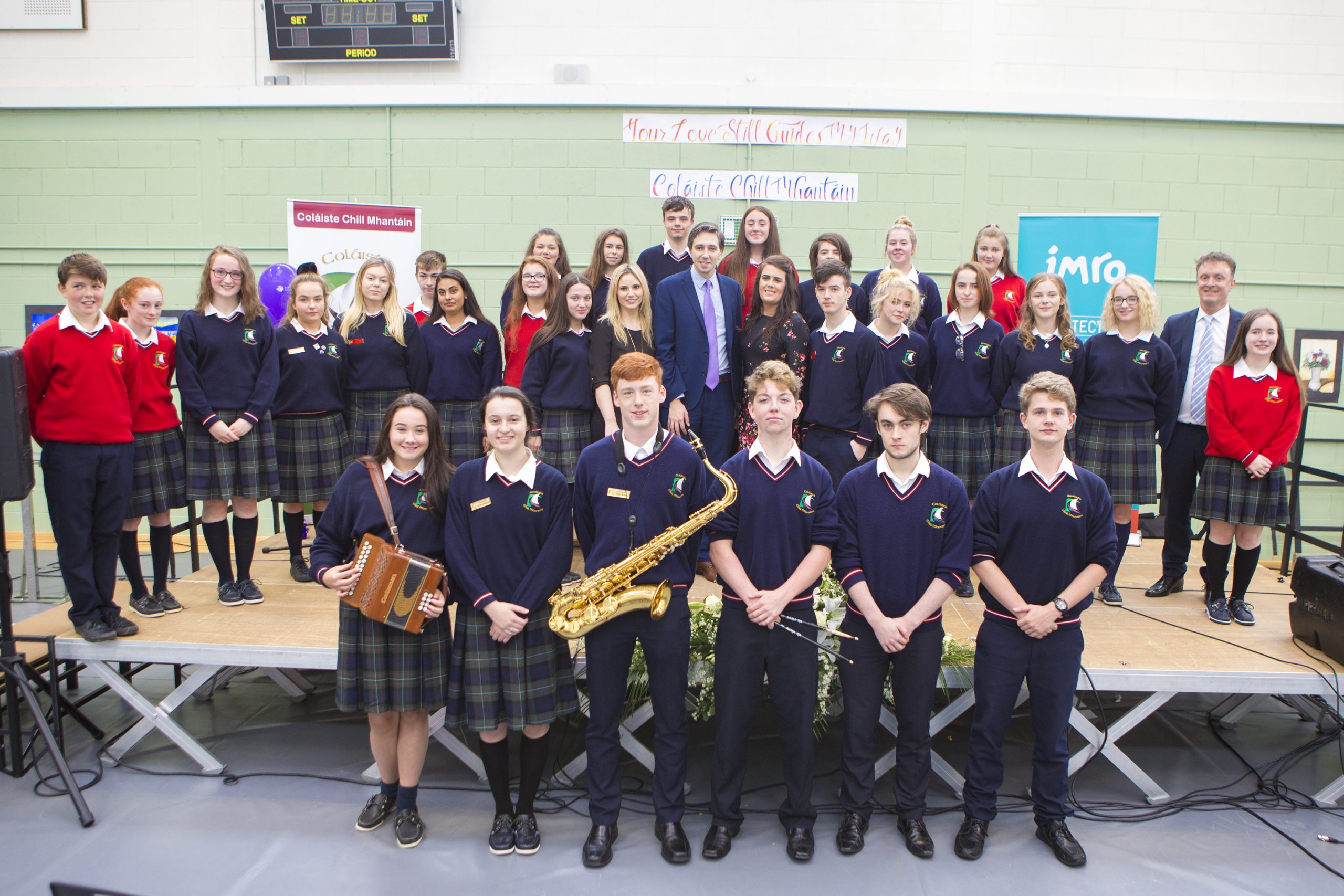 Minister, Simon Harris with Luan Parle and Teachers and students of Coláiste Chill Mhantáinat at the official lauch the single 'Your Love Still Guides My Way' by the students which reached number 1 in iTunes on the day with proceeds in aid of The Irish Heart Foundation and The Alzheimer Society of Ireland. The song was written during an IMRO songwriting workshop with Luan Parle. (Pic Michael Kelly)